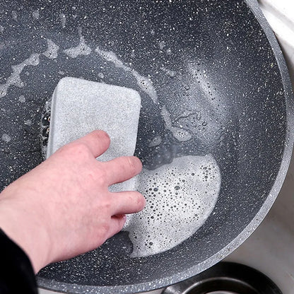 Double-sided cleaning sponge